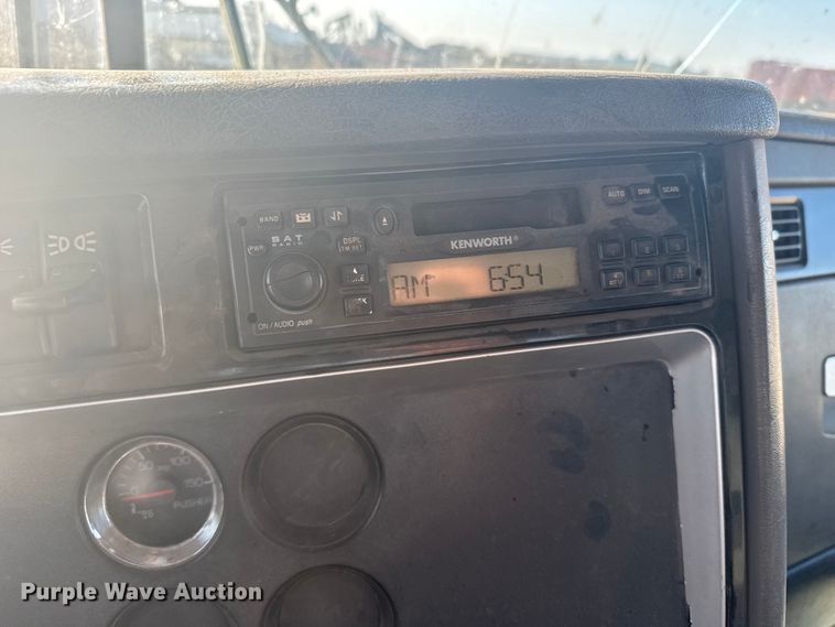 image for item ER2400 2006 Kenworth T800B winch truck