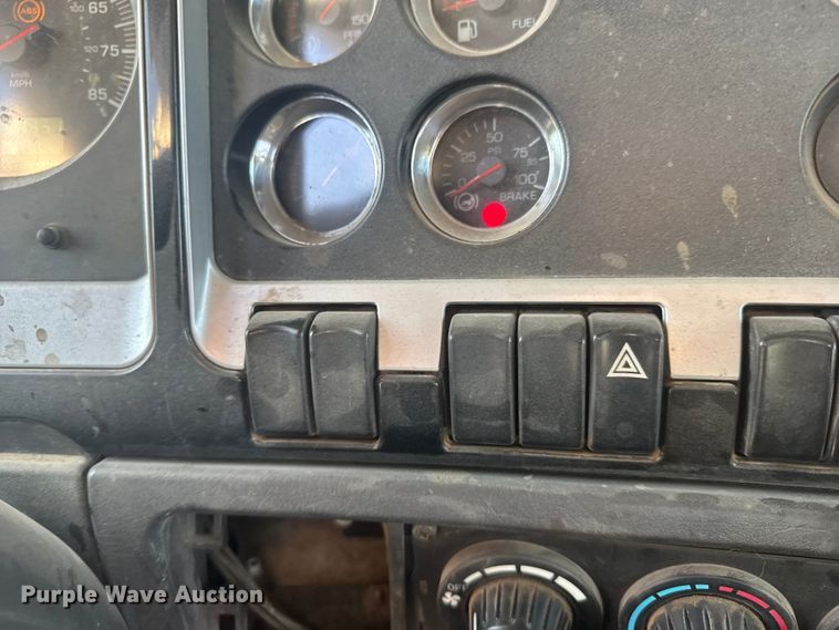 image for item ER2400 2006 Kenworth T800B winch truck