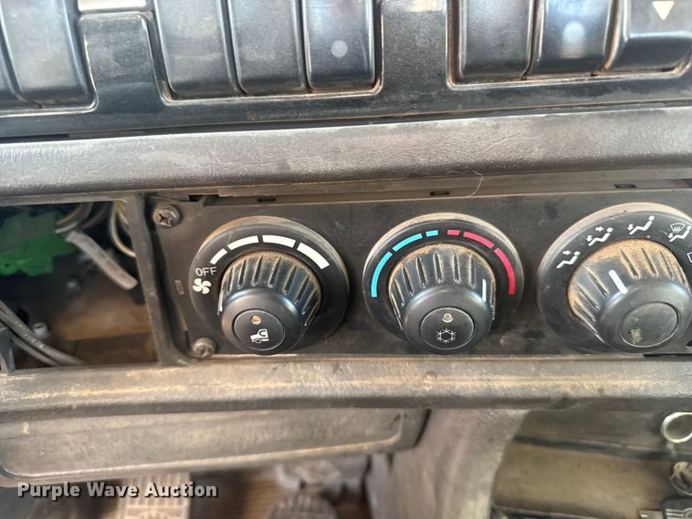 image for item ER2400 2006 Kenworth T800B winch truck