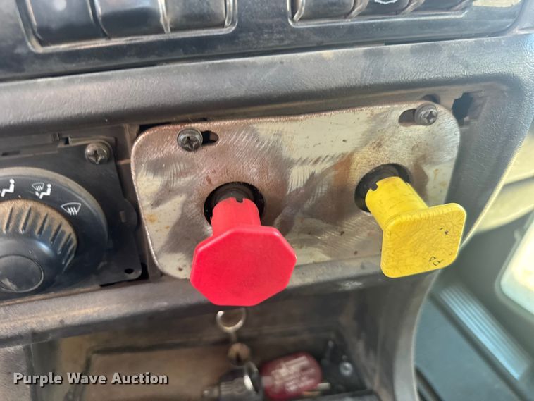 image for item ER2400 2006 Kenworth T800B winch truck