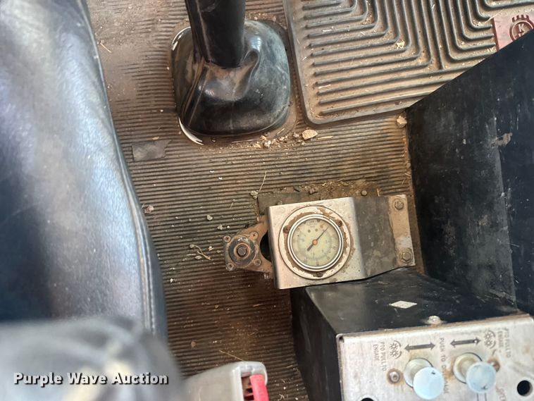 image for item ER2400 2006 Kenworth T800B winch truck