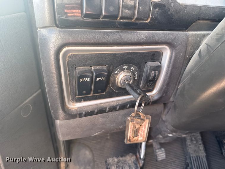 image for item ER2400 2006 Kenworth T800B winch truck