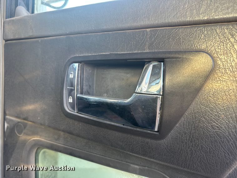 image for item ER2400 2006 Kenworth T800B winch truck