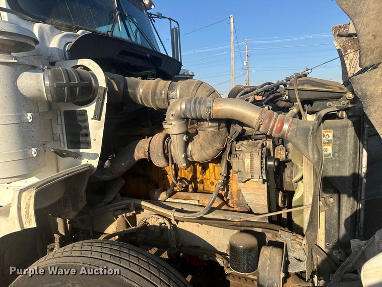 image for item ER2400 2006 Kenworth T800B winch truck