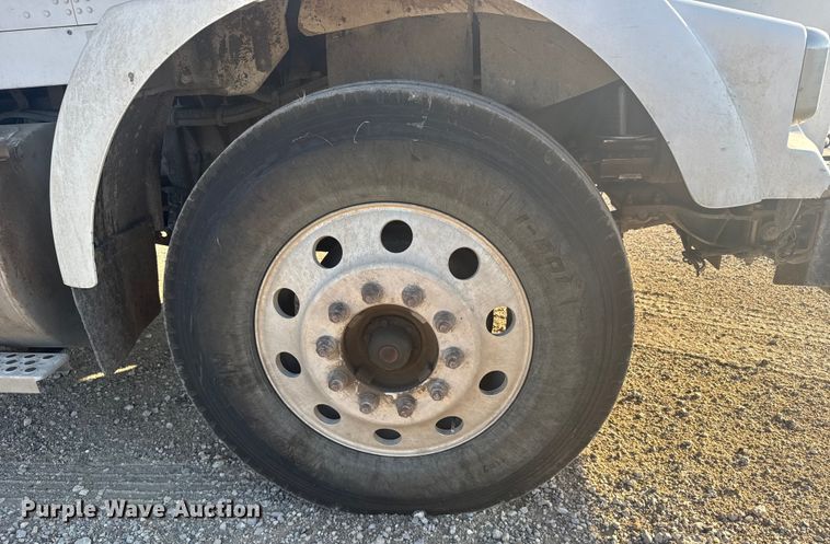 image for item ER2400 2006 Kenworth T800B winch truck