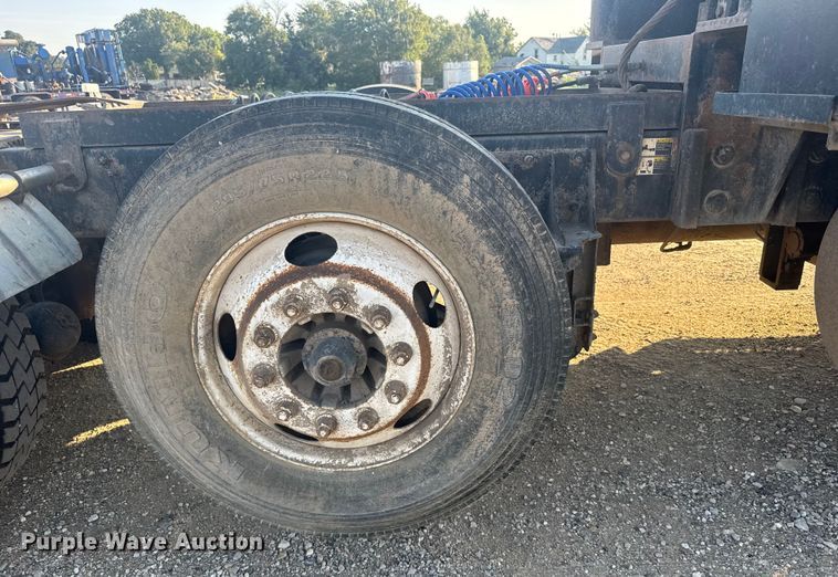 image for item ER2400 2006 Kenworth T800B winch truck