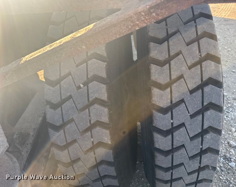 image for item ER2400 2006 Kenworth T800B winch truck