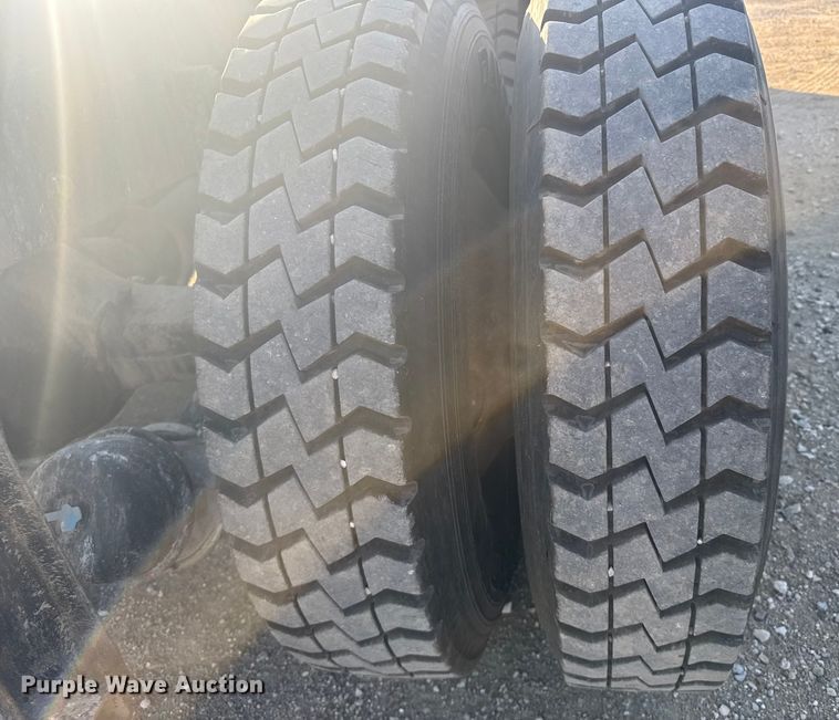 image for item ER2400 2006 Kenworth T800B winch truck