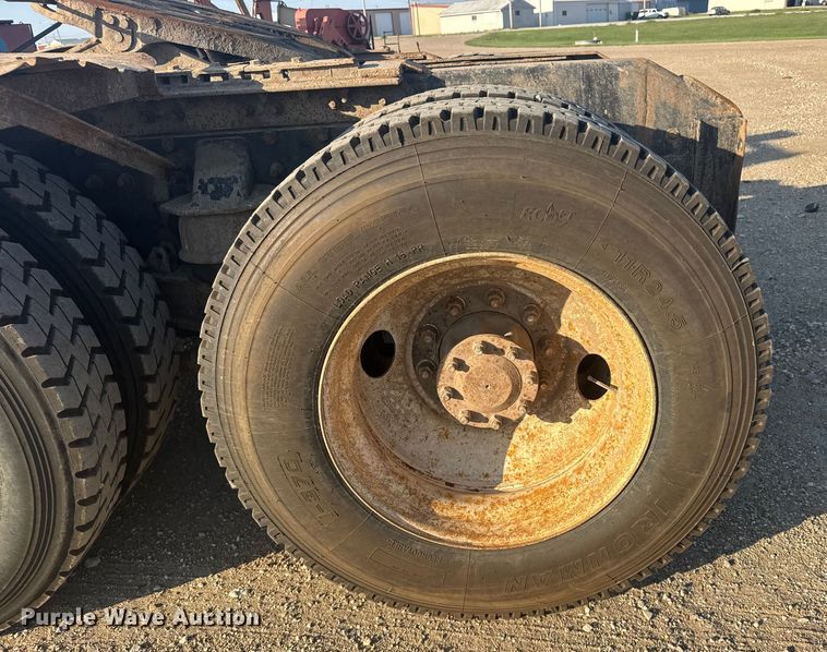 image for item ER2400 2006 Kenworth T800B winch truck