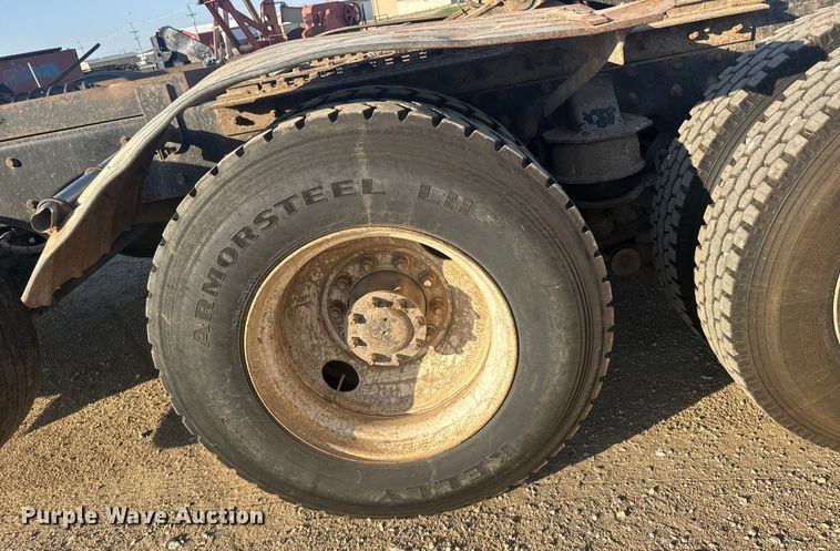 image for item ER2400 2006 Kenworth T800B winch truck