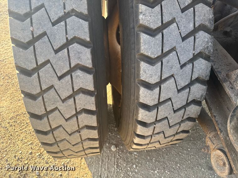 image for item ER2400 2006 Kenworth T800B winch truck