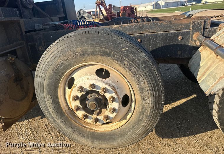 image for item ER2400 2006 Kenworth T800B winch truck