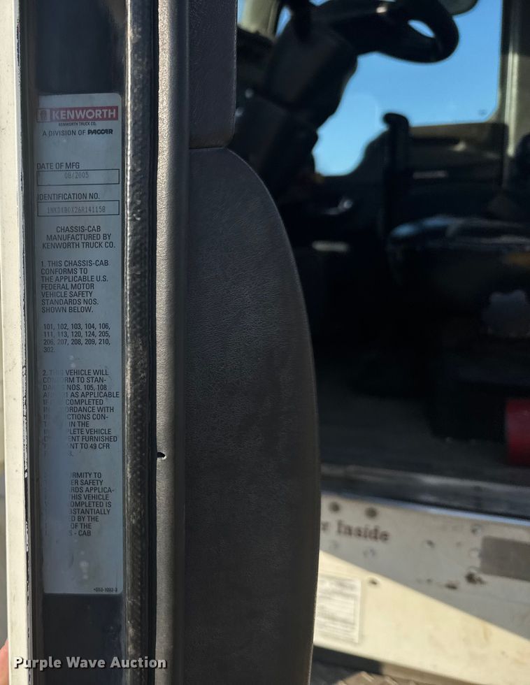 image for item ER2400 2006 Kenworth T800B winch truck