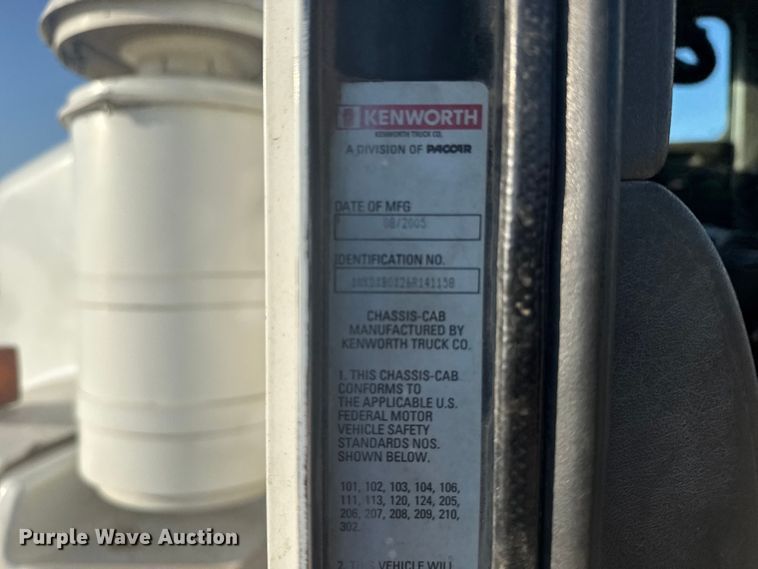 image for item ER2400 2006 Kenworth T800B winch truck