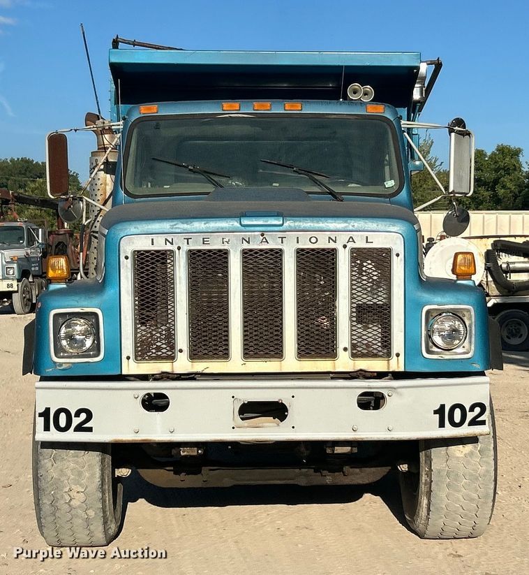 image for item ET3107 1998 International 2500 GLR dump truck