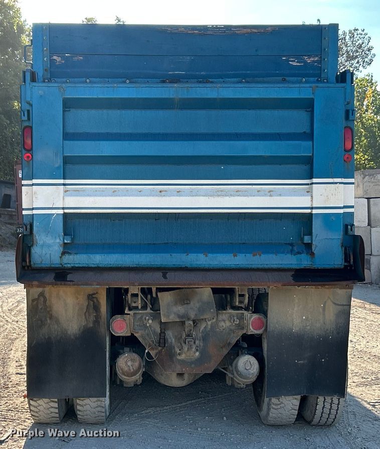 image for item ET3107 1998 International 2500 GLR dump truck