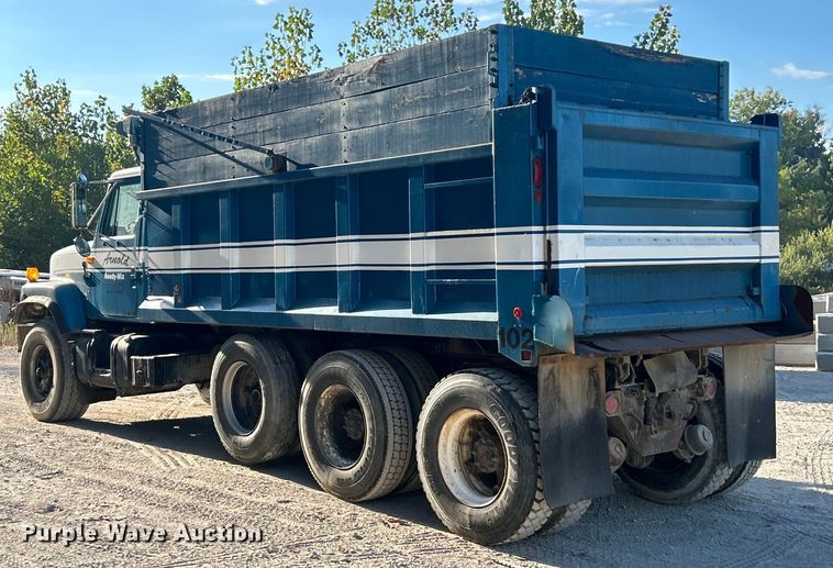 image for item ET3107 1998 International 2500 GLR dump truck