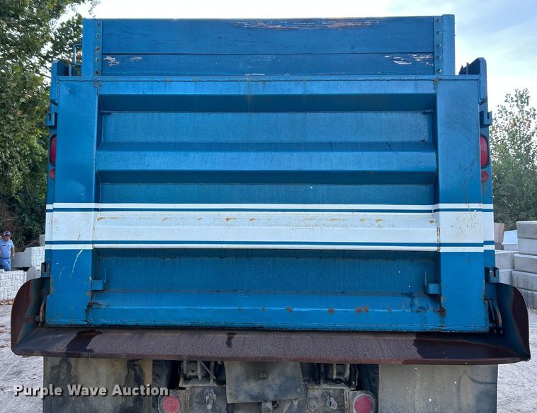 image for item ET3107 1998 International 2500 GLR dump truck