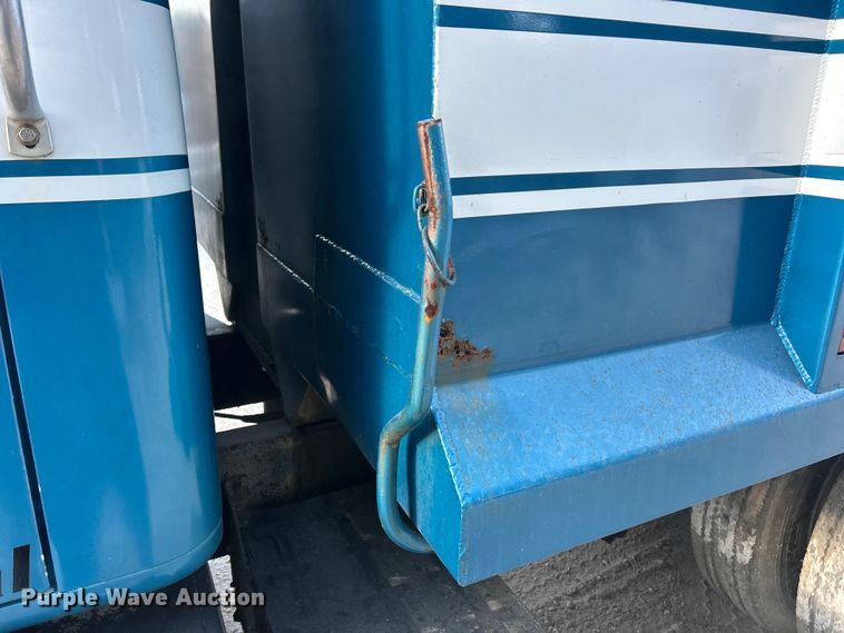 image for item ET3107 1998 International 2500 GLR dump truck