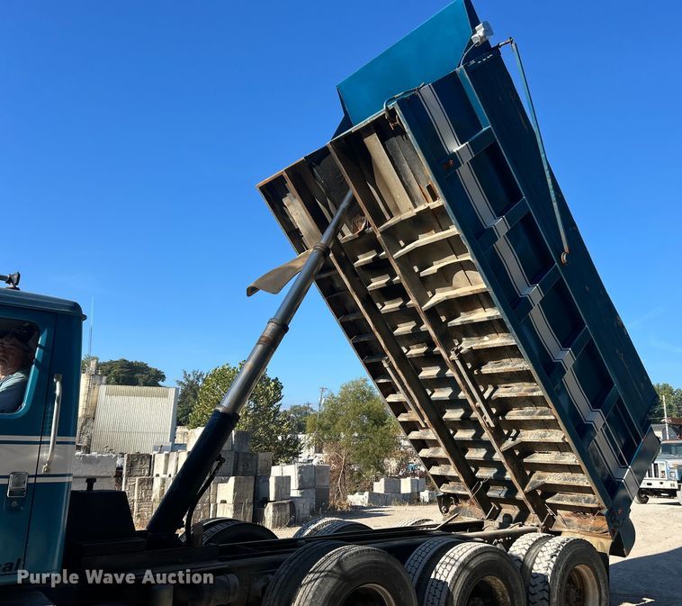 image for item ET3107 1998 International 2500 GLR dump truck