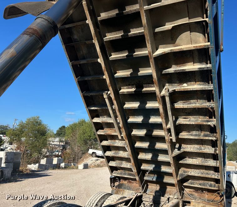 image for item ET3107 1998 International 2500 GLR dump truck