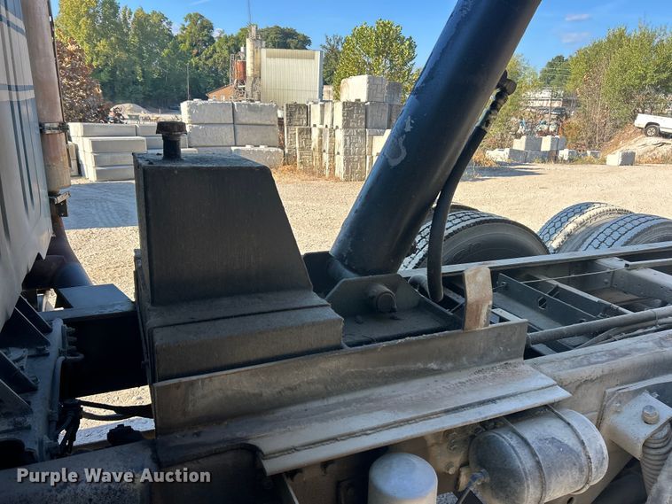 image for item ET3107 1998 International 2500 GLR dump truck