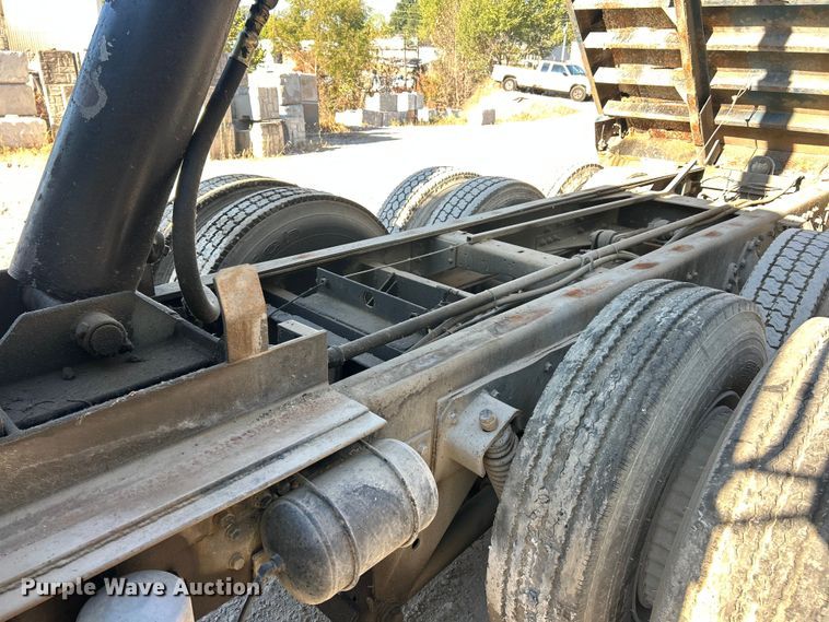 image for item ET3107 1998 International 2500 GLR dump truck