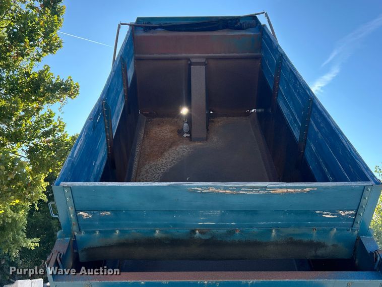 image for item ET3107 1998 International 2500 GLR dump truck