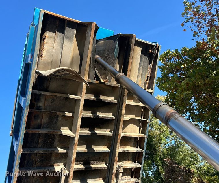 image for item ET3107 1998 International 2500 GLR dump truck