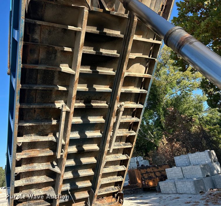 image for item ET3107 1998 International 2500 GLR dump truck