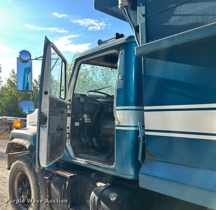 image for item ET3107 1998 International 2500 GLR dump truck