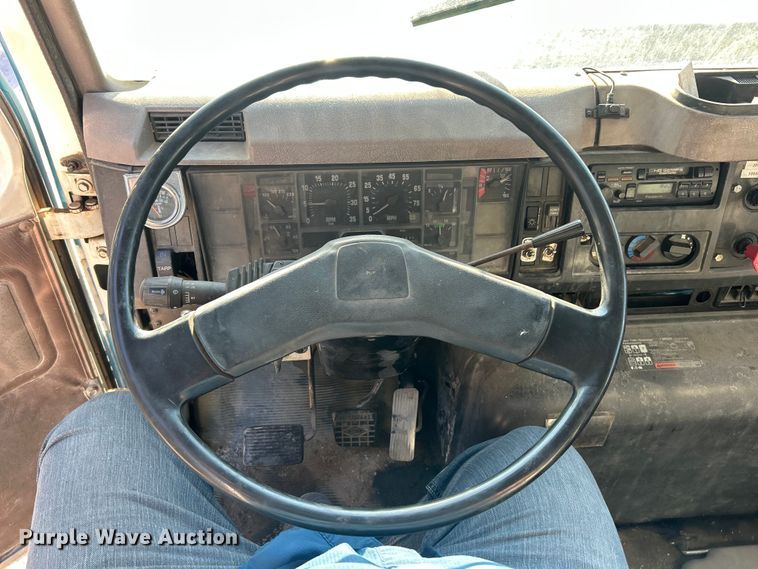 image for item ET3107 1998 International 2500 GLR dump truck