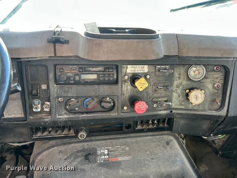 image for item ET3107 1998 International 2500 GLR dump truck