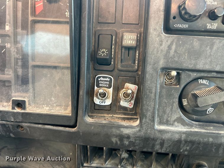 image for item ET3107 1998 International 2500 GLR dump truck