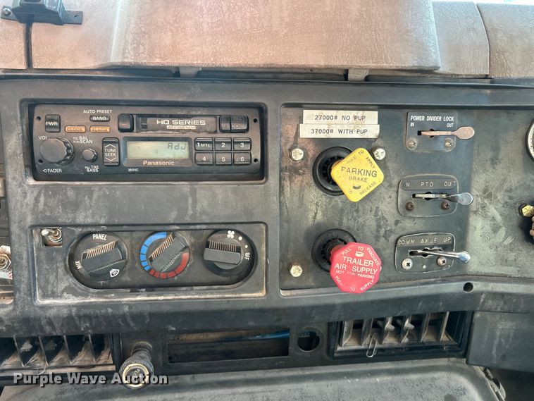 image for item ET3107 1998 International 2500 GLR dump truck