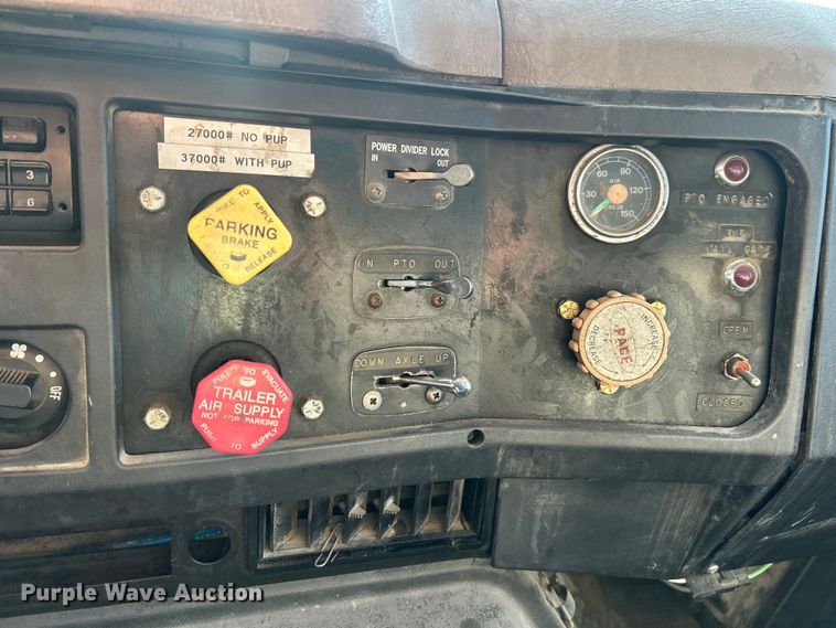 image for item ET3107 1998 International 2500 GLR dump truck