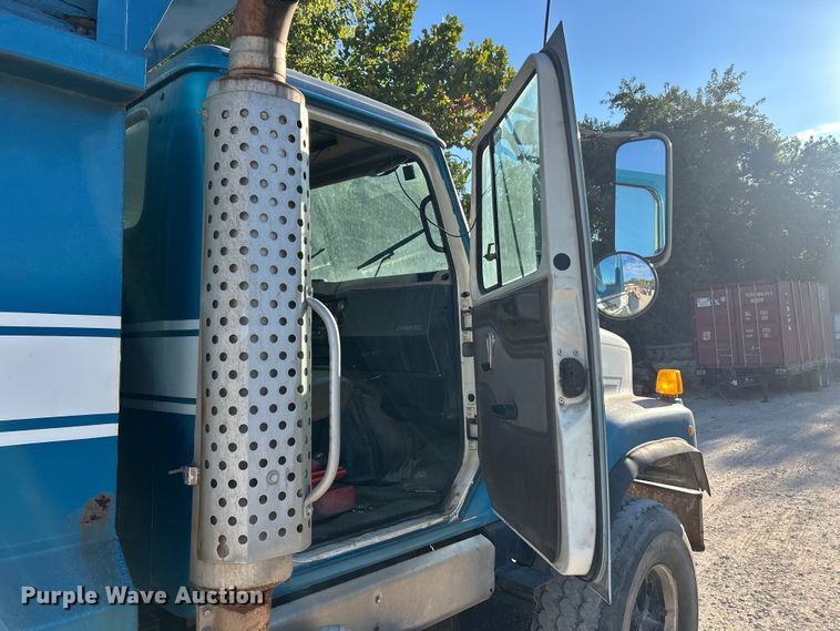 image for item ET3107 1998 International 2500 GLR dump truck