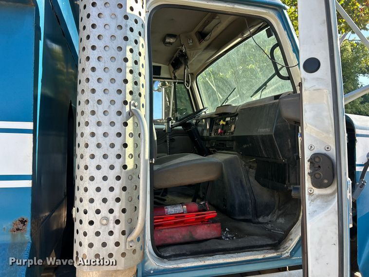 image for item ET3107 1998 International 2500 GLR dump truck