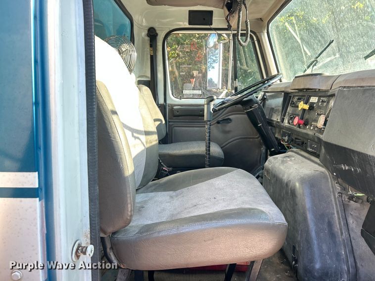 image for item ET3107 1998 International 2500 GLR dump truck