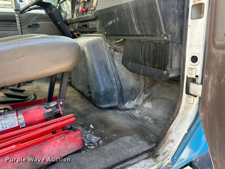 image for item ET3107 1998 International 2500 GLR dump truck