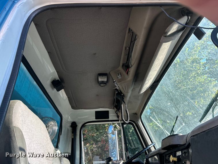 image for item ET3107 1998 International 2500 GLR dump truck