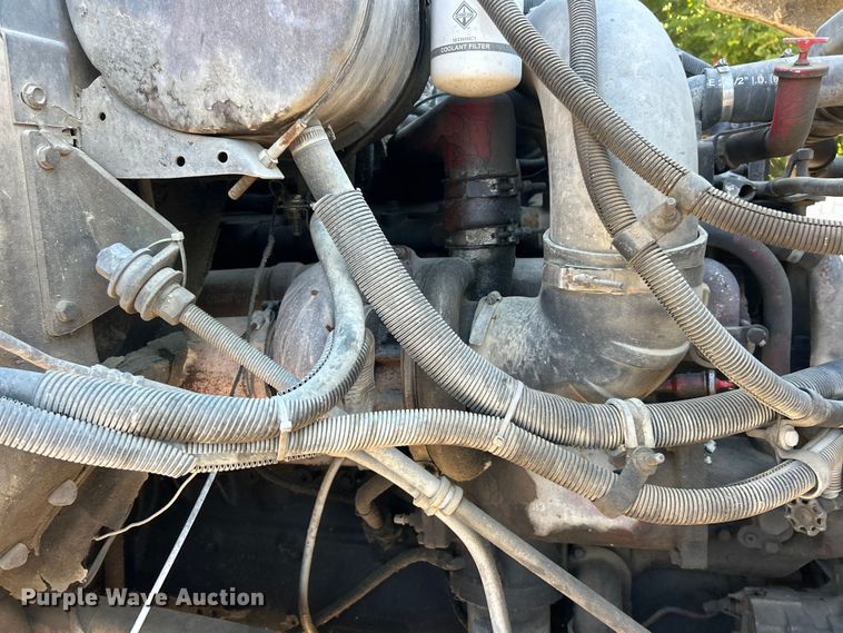 image for item ET3107 1998 International 2500 GLR dump truck