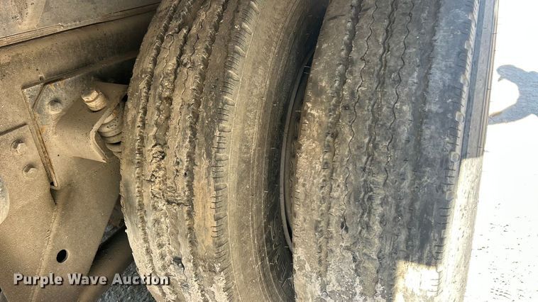 image for item ET3107 1998 International 2500 GLR dump truck