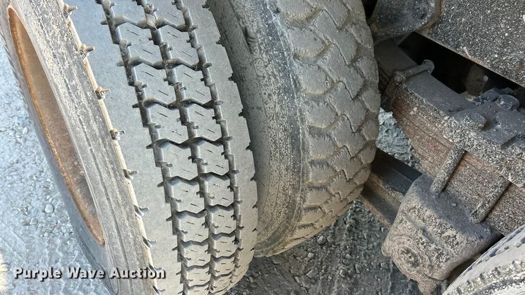 image for item ET3107 1998 International 2500 GLR dump truck