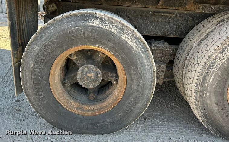 image for item ET3107 1998 International 2500 GLR dump truck