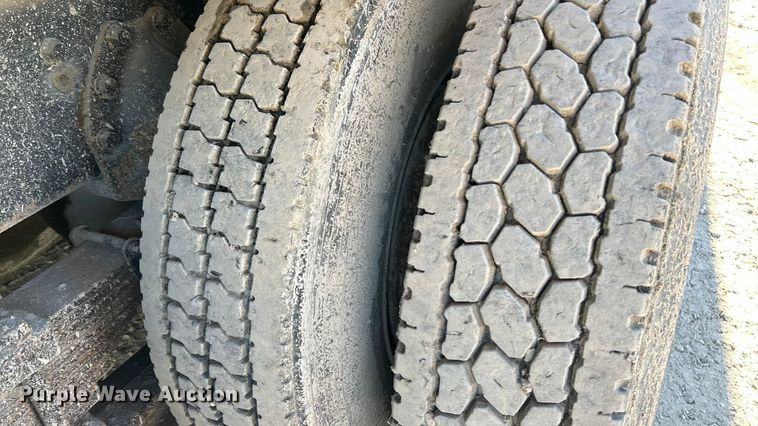 image for item ET3107 1998 International 2500 GLR dump truck