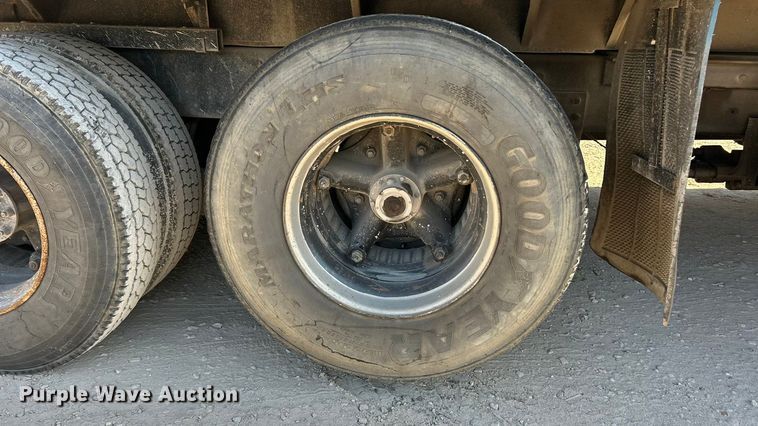 image for item ET3107 1998 International 2500 GLR dump truck