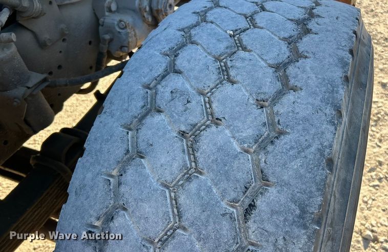 image for item ET3107 1998 International 2500 GLR dump truck