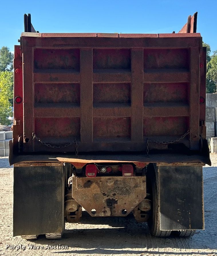 image for item ET3108 1995 Mack DM688S dump truck