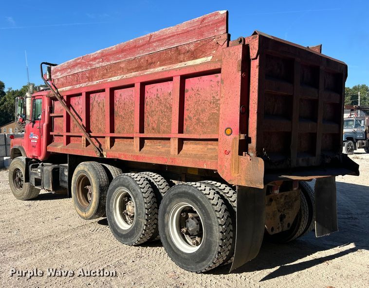 image for item ET3108 1995 Mack DM688S dump truck